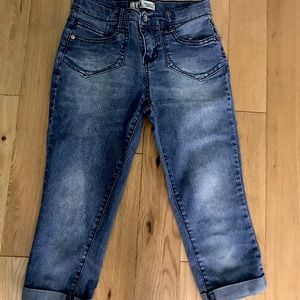 L.e.i. Chelsea Lowrise knee knockers/knee pants.